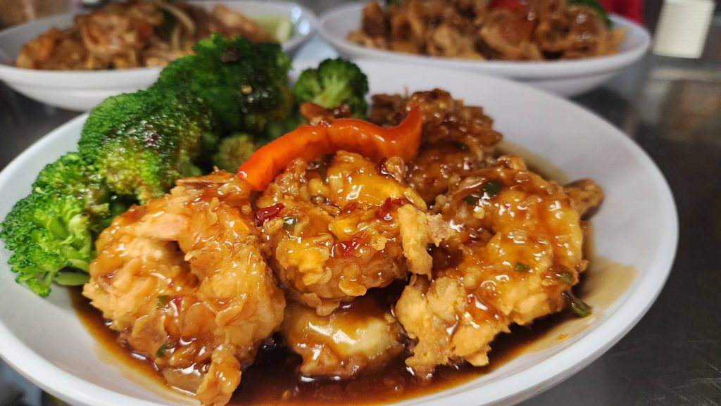 Three-flavor shrimp dish